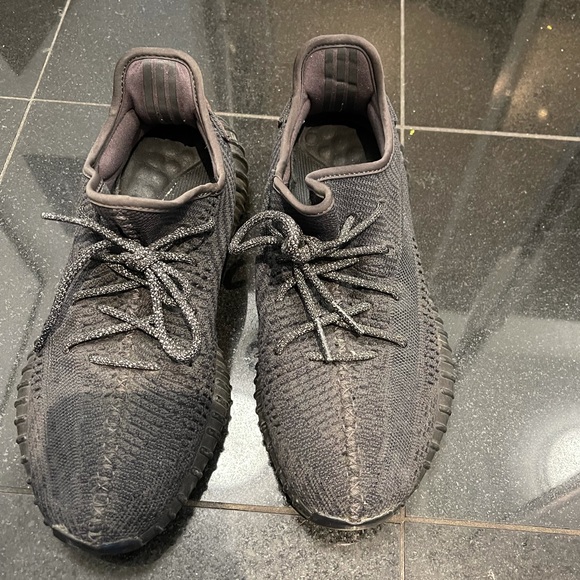 YEEZY BOOST 350 V2 \'BLACK NON-REFLECTIVE\' SZ 10